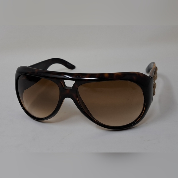 Gucci Tortoiseshell Sunglasses with Gold Accents - Picture 7 of 16